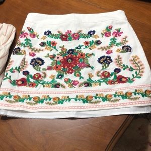 Mini embroidered skirt